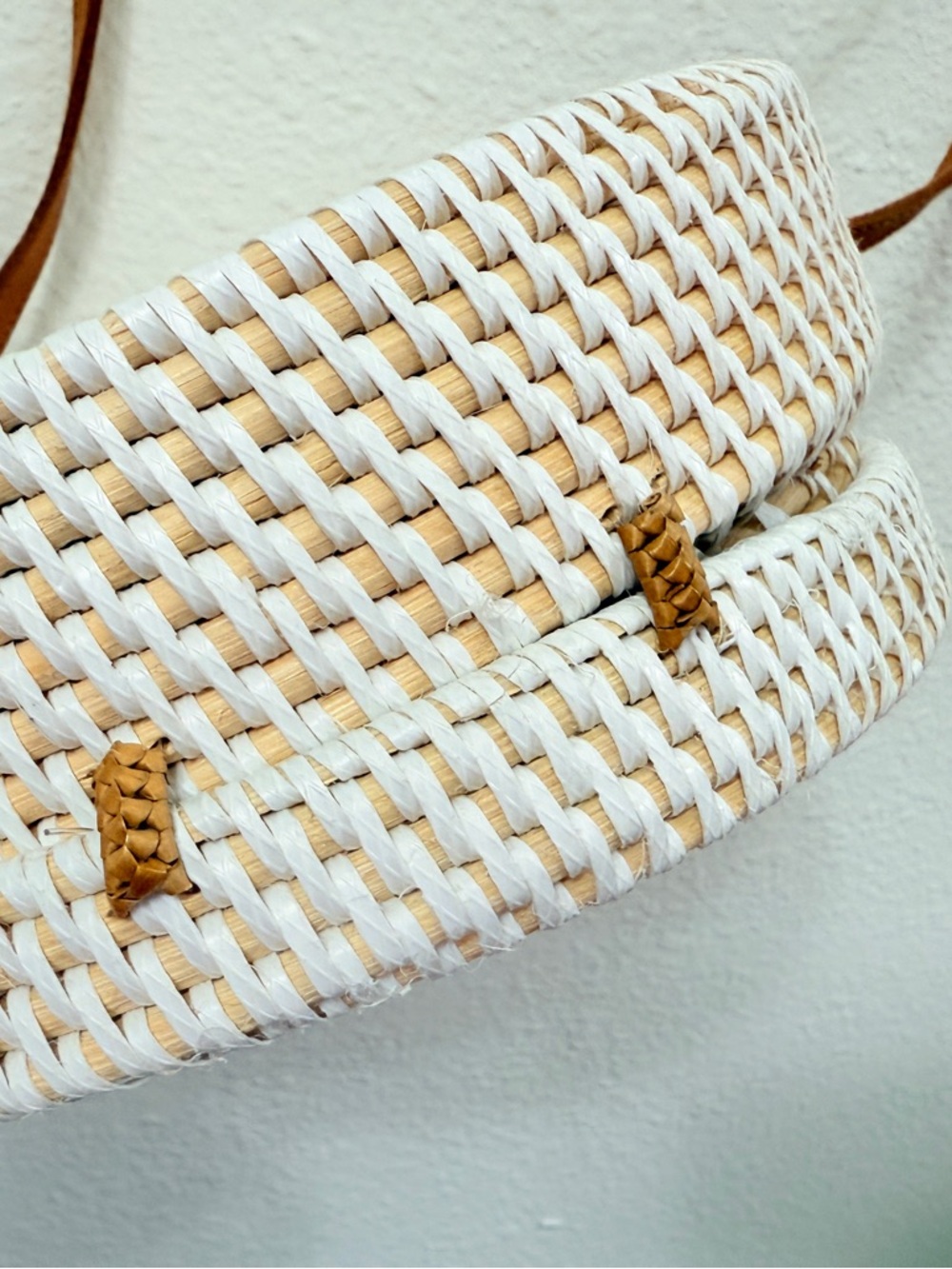White Round Woven Rattan Crossbody Bag Genuine Leather Strap - Picture 12 of 13